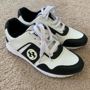 Gucci sneakers excellent condition!!